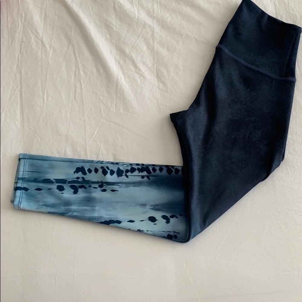 Blue Onzie flow leggings